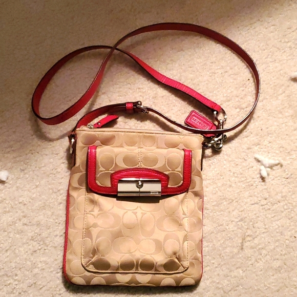 Purse - Picture 1 of 1